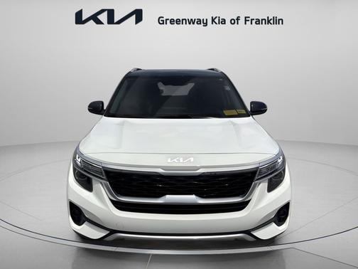 Clear White/Black Roof 2023 Kia Seltos S