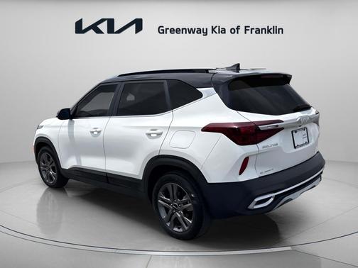 Clear White/Black Roof 2023 Kia Seltos S