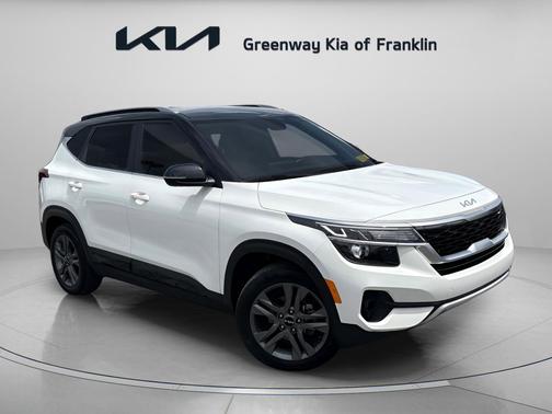 Clear White/Black Roof 2023 Kia Seltos S