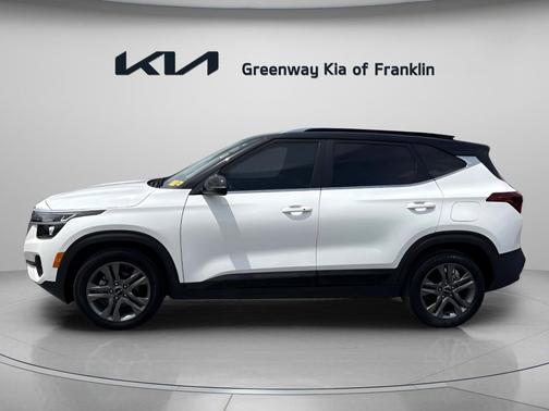 Clear White/Black Roof 2023 Kia Seltos S