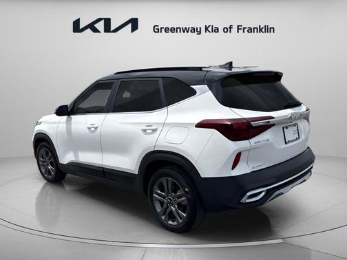 Clear White/Black Roof 2023 Kia Seltos S