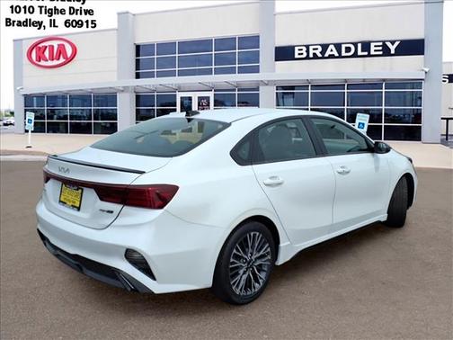 Snow White Pearl 2024 Kia Forte GT-Line