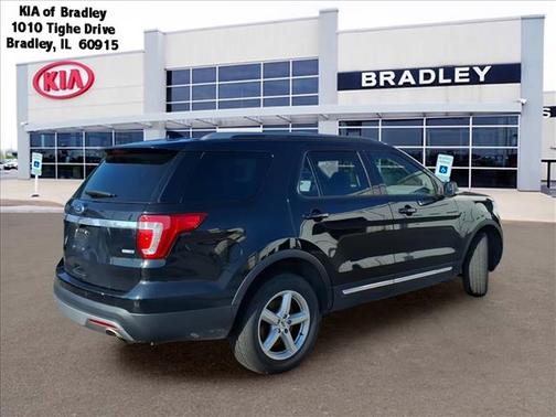 Black 2017 Ford Explorer XLT
