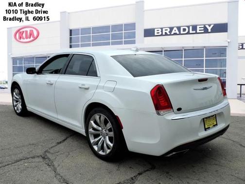 2017 Chrysler 300 Limited