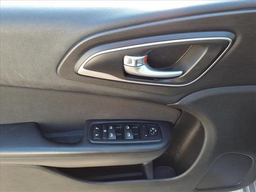 2016 Chrysler 200 S
