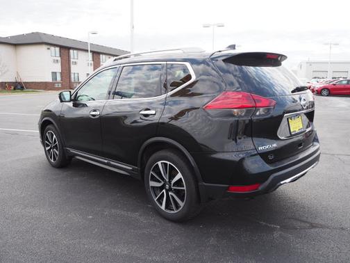 Magnetic Black 2017 Nissan Rogue SL
