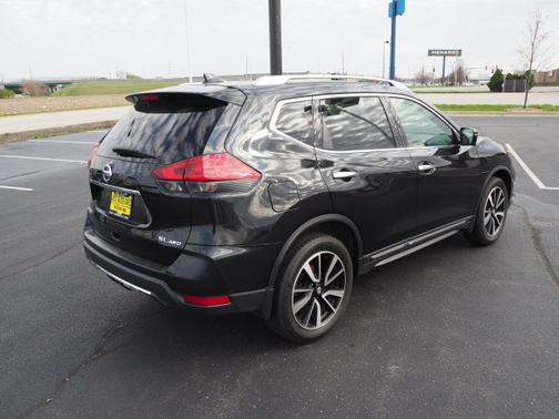 Magnetic Black 2017 Nissan Rogue SL