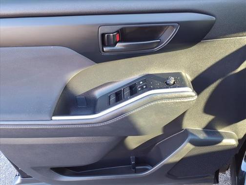 2024 Toyota Highlander LE I4