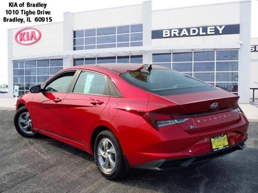 2022 Hyundai ELANTRA SE