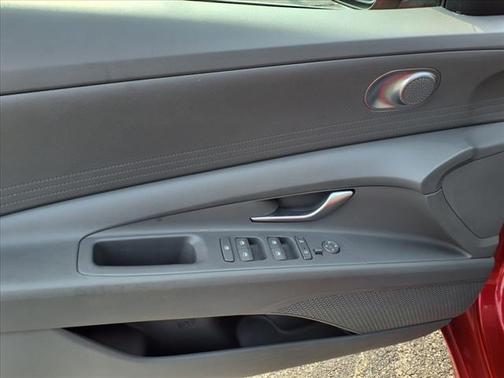 2022 Hyundai ELANTRA SE