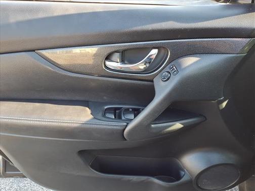 Black 2015 Nissan Rogue