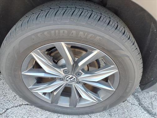 White 2023 Volkswagen Tiguan 2.0T SE