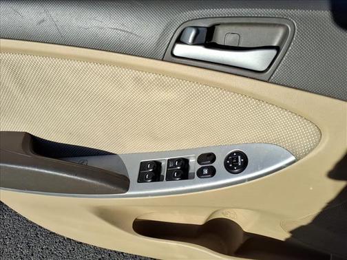 2013 Hyundai Accent SE