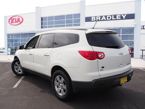 White 2011 Chevrolet Traverse 2LT