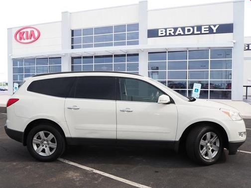 White 2011 Chevrolet Traverse 2LT