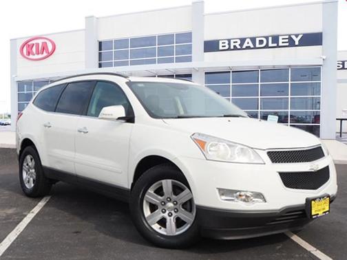 White 2011 Chevrolet Traverse 2LT