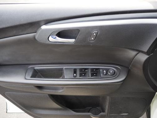 White 2011 Chevrolet Traverse 2LT