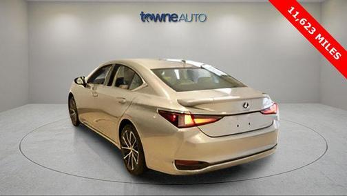 2025 Lexus ES 300h Base