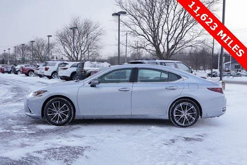 2025 Lexus ES 300h Base