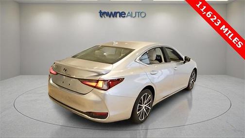 2025 Lexus ES 300h Base