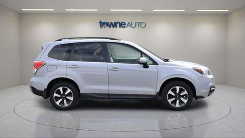 Ice Silver Metallic 2017 Subaru Forester 2.5i Premium