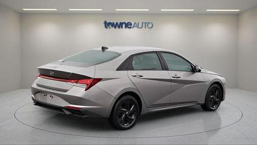 Fluid Metal 2023 Hyundai ELANTRA SEL