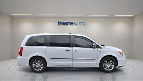 2014 Chrysler Town & Country Touring-L