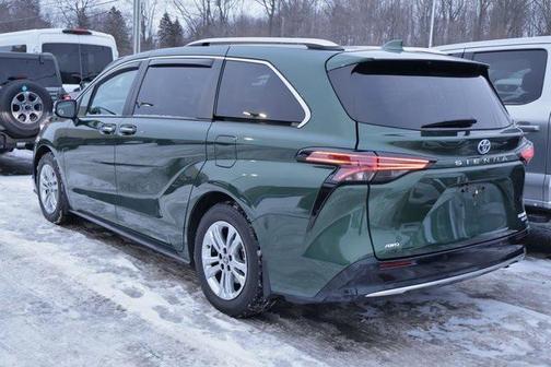 2023 Toyota Sienna Platinum 7 Passenger