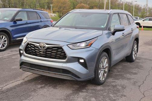 Moon Dust 2022 Toyota Highlander Limited