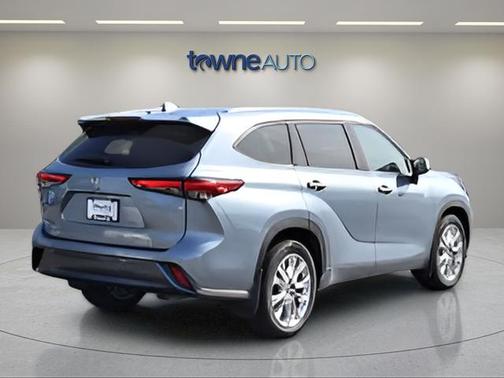 Moon Dust 2022 Toyota Highlander Limited