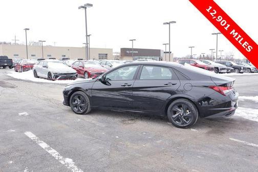 2023 Hyundai ELANTRA SEL