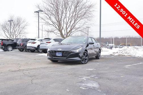 2023 Hyundai ELANTRA SEL