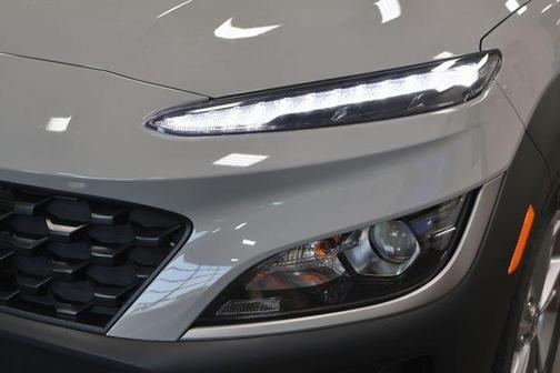 Cyber Silver w/Black Roof 2023 Hyundai KONA SEL