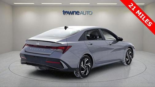 2025 Hyundai ELANTRA Sport