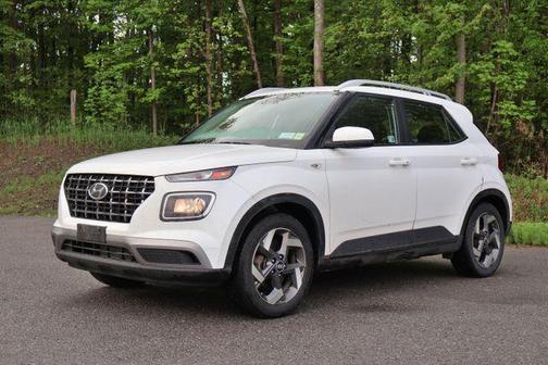 Lunar White 2024 Hyundai VENUE SEL