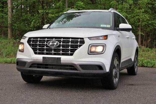 Lunar White 2024 Hyundai VENUE SEL