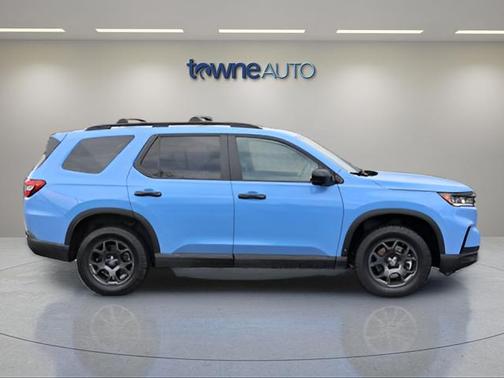 Diffused Sky Pearl 2024 Honda Pilot TrailSport