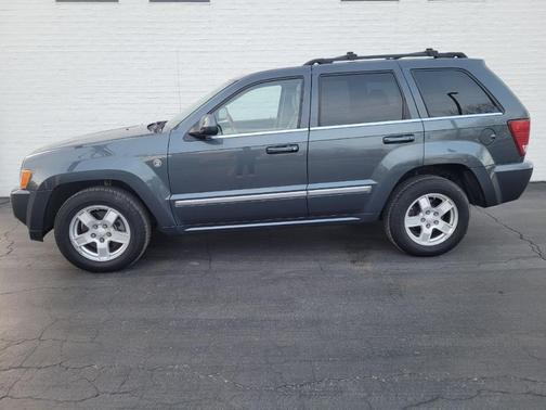 Photo 2 of 28 of 2007 Jeep Grand Cherokee Overland