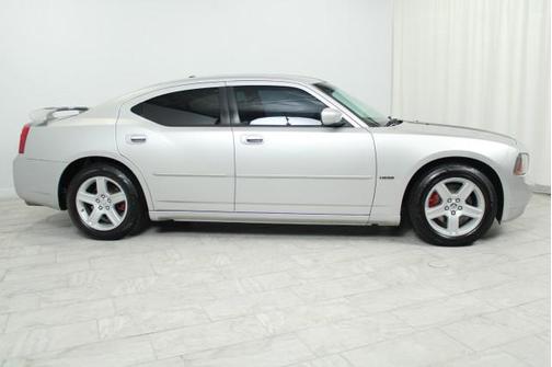 Photo 2 of 31 of 2010 Dodge Charger R/T