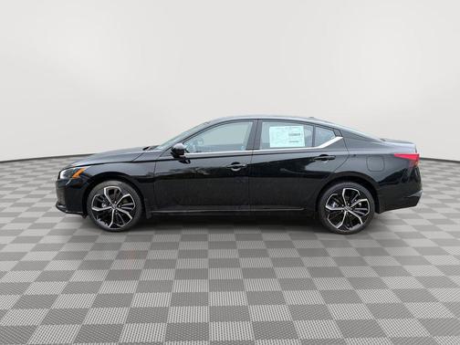 Super Black Clearcoat 2026 Nissan Altima SR AWD