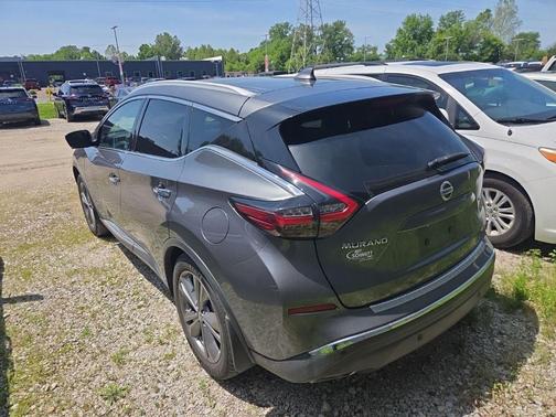 Gun Metallic 2019 Nissan Murano Platinum