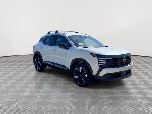 Aspen White Tricoat 2026 Nissan Kicks SR