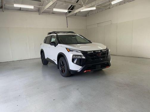 Everest White Pearl Tricoat 2026 Nissan Rogue Rock Creek