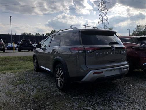 2025 Nissan Pathfinder Platinum