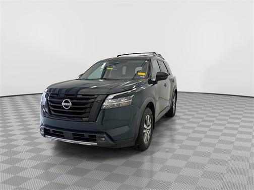 2022 Nissan Pathfinder SL 4WD