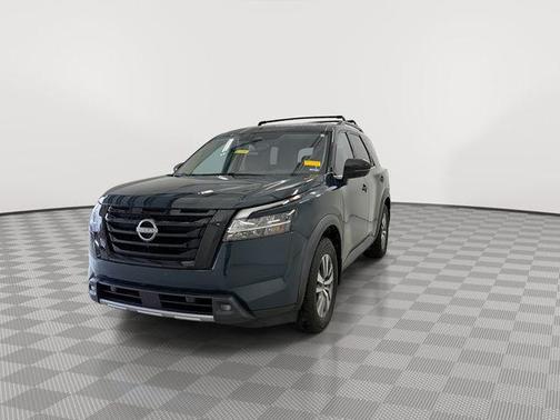 2022 Nissan Pathfinder SL 4WD