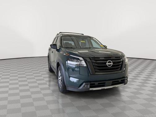 2022 Nissan Pathfinder SL 4WD