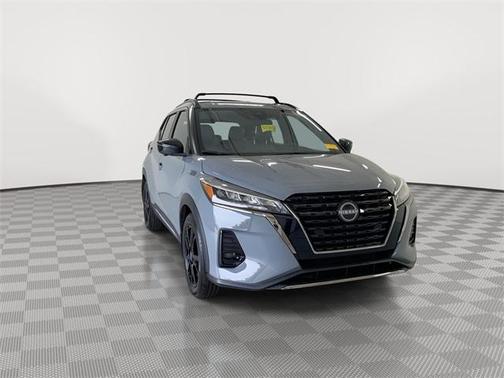 2022 Nissan Kicks SR