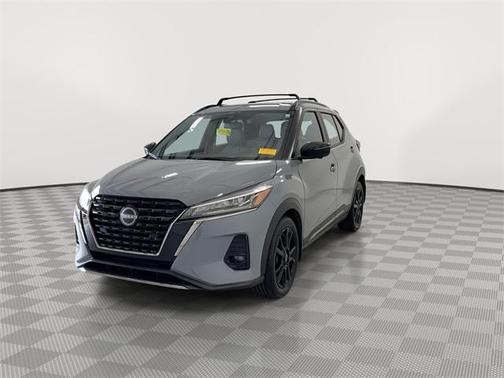 2022 Nissan Kicks SR