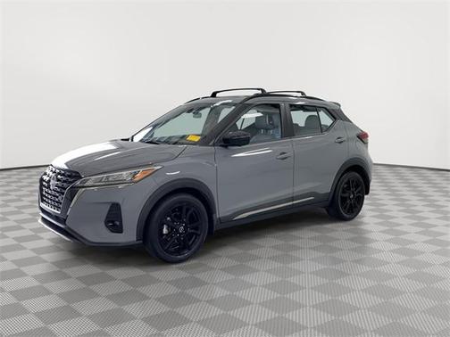 2022 Nissan Kicks SR
